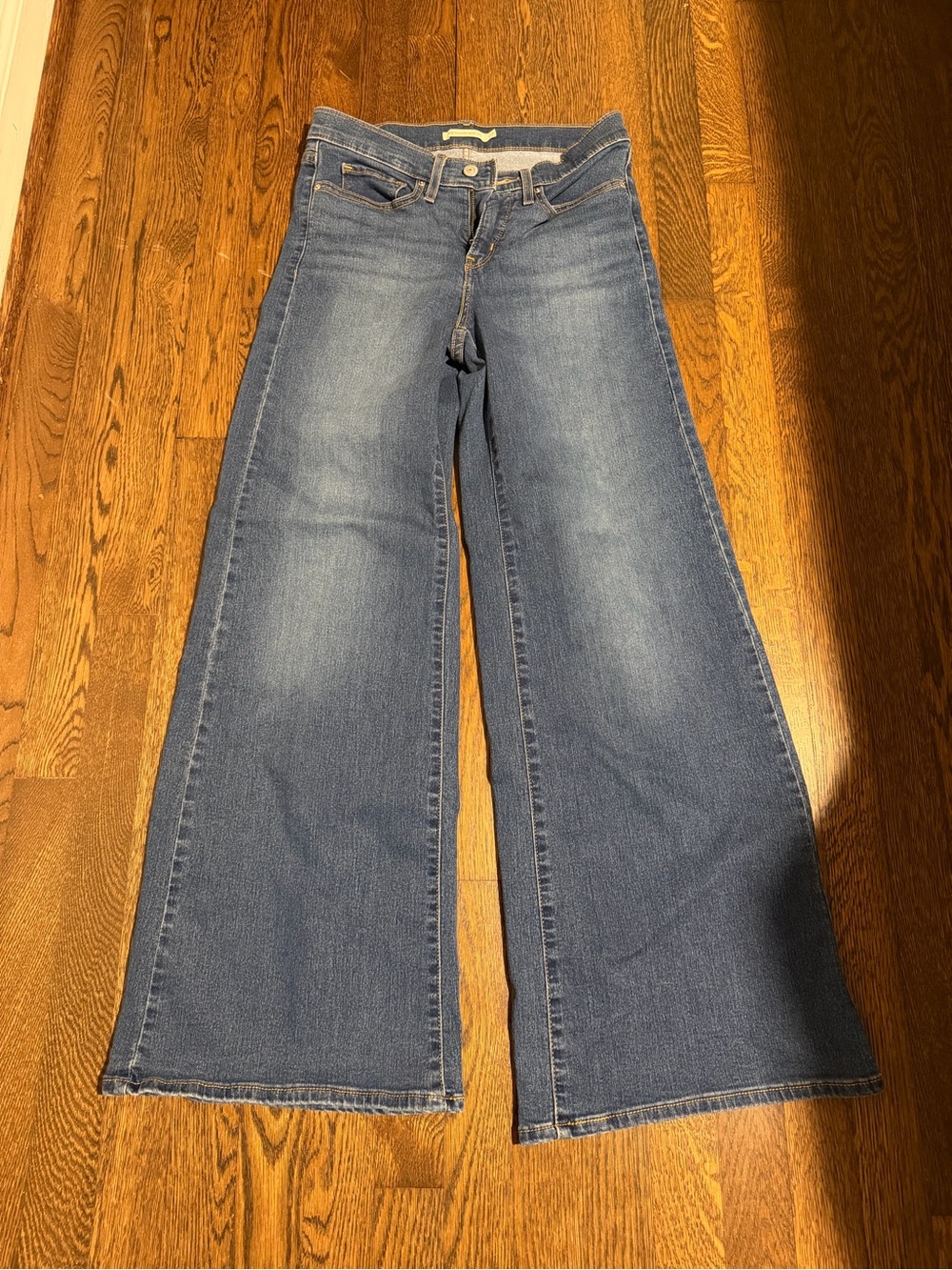 Levi's 318 Shaping Wide Leg Jean